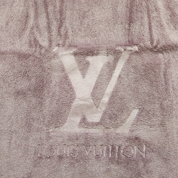 LV Towel Set NWT - Picture 3 of 12